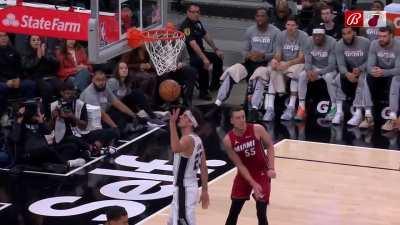 [Highlight] Duncan Robinson cooks Wemby with a hesitation