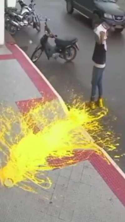 Leaked Footage :- How the writers originally planned to give The Flash the Golden Boots.