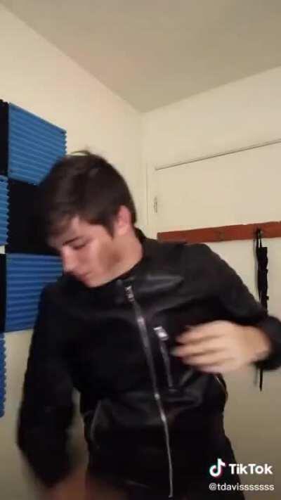 Ehm... this i found on TikTok at 3AM