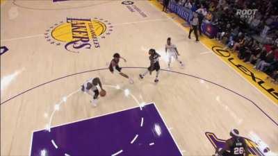 [Highlight] Lebron James dunks the ball then rolls into a handstand