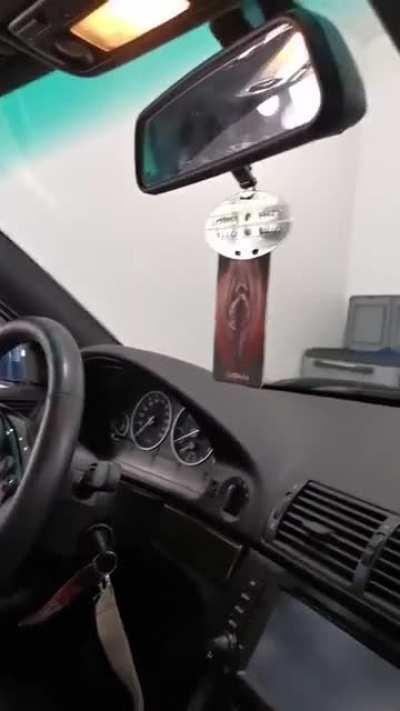 Освежитель воздуха для автомобиля с запахом рыбы