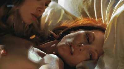 Amanda Seyfried and Julianne Moore 