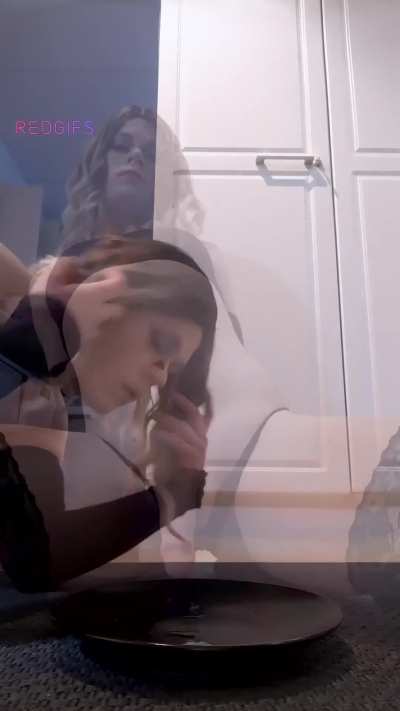 Do you like a sissy that can cum hands free and licks it up?