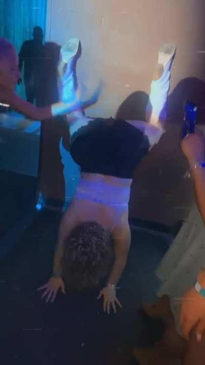 Would you party with me ? Could u imagine the personal show I’d give tho 💋✨🤪