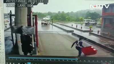 speeding ambulance loses control. Kills patient, 2 attenders and a bystander, driver lives. Karnartaka | India