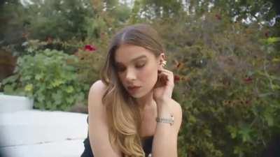 POV you're on a picnic with Hailee Steinfeld