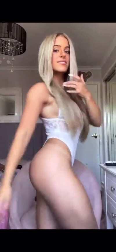 Stunning blonde...no idea who