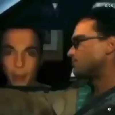 >A song finishes and loud Wakeman starts playing ze chords