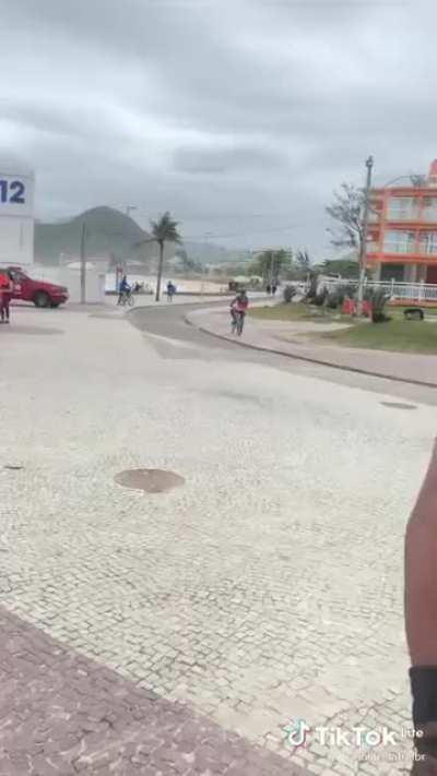 Dizem que o Davi nunca mais conseguiu sentar bote F chat em respeito 😔