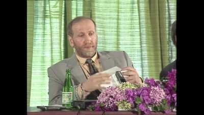 Footage from 1992 of Bobby Fischer spitting on a letter from the US Government warning him not to play in the former Yugoslavia.