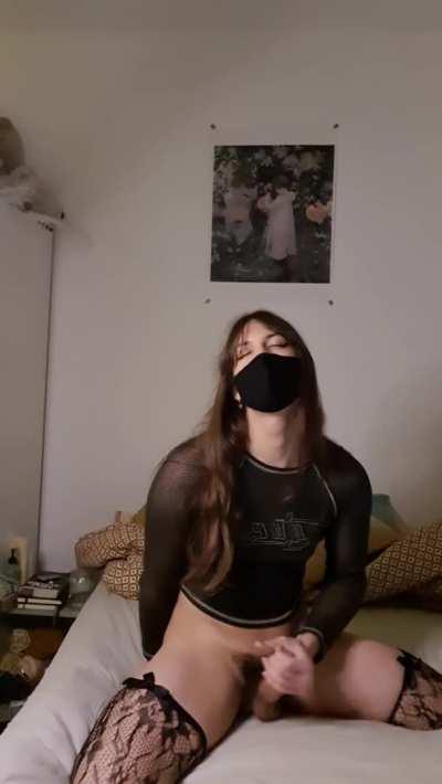 I need to cum so bad🥵