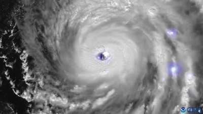Hurricane Ian Intensifying in the Gulf of Mexico (with Lightning)