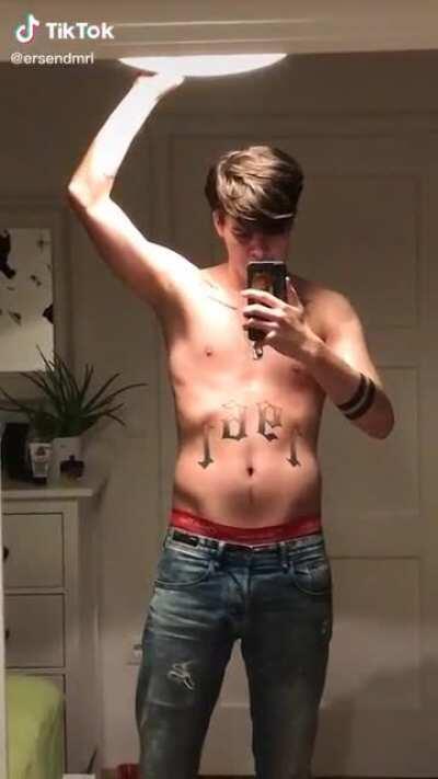 Visit r/hydrohomies after this one, you'll get thirsty 🥵