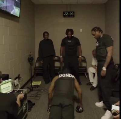 Kanye is on that time😤