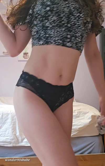 I'm a Milf who likes to shake her ass ;)