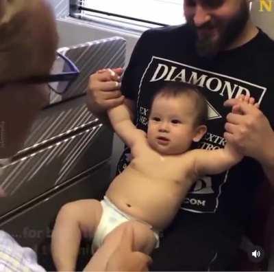 Как сделать укол ребенку так, чтобы он этого не заметил