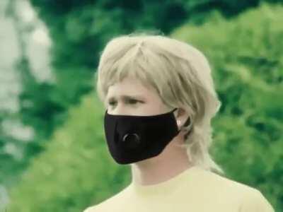 MRW I see someone take off their mask to cough.