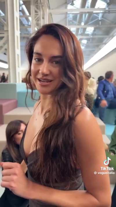 Shailene Woodley  fashion week Paris