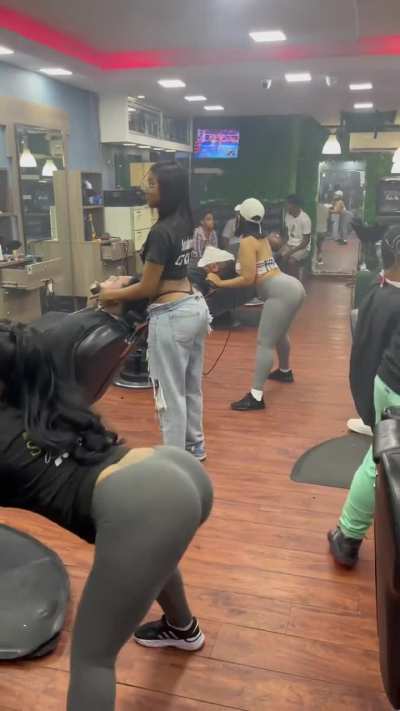 Santana Baber Shop 7/11