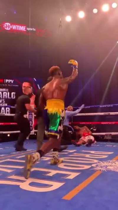 [SPOILER] Jermell Charlo vs Jeison Rosario up close and personal phone recording of 8th round sequence
