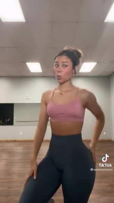 @lexielearmann thiccc 🍑🍑