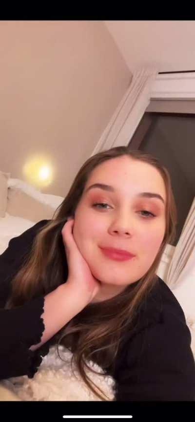 If even 4 guys see my 18 y/o ass, I’ll celebrate and fuck myself 💕