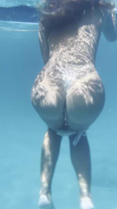 pay attention: twerk underwater can cause tsunami