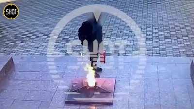 Kid puts out the Eternal Flame in Moscow, Russia