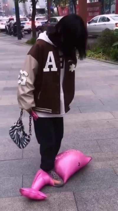 fighting with balloon