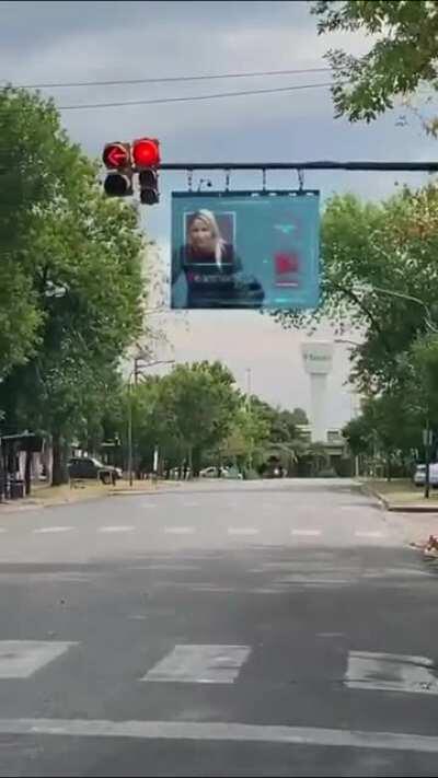 Mientras tanto en Campana