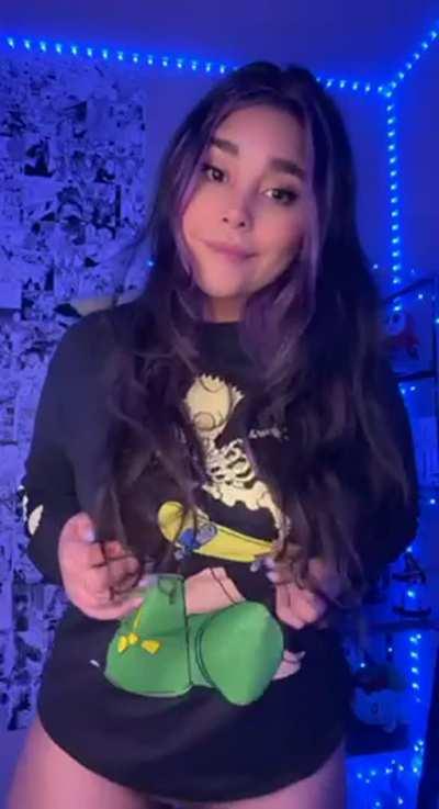 How does this sub feel about thick Latina girls?