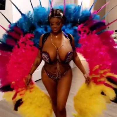 Her outfit was fire.