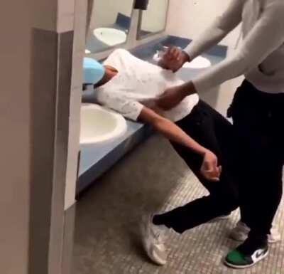 Nigga got hit so hard he turned into a cow🤣🤣 Gotta change countries after that one