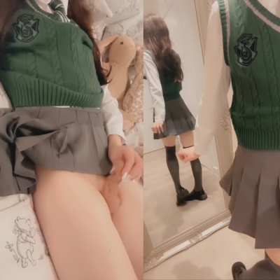 the sorting hat turned me into a little brat with a tiny wand🥺