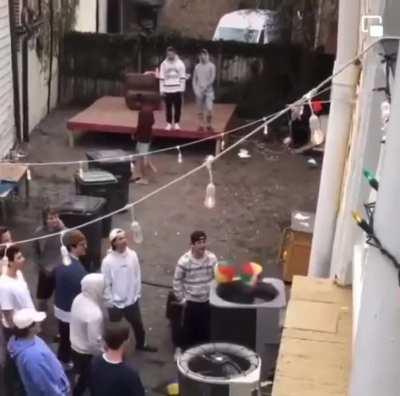 POV: Noche de hombres