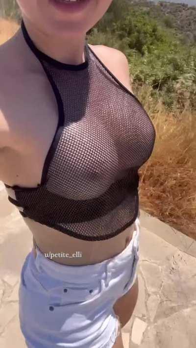 This is my favorite top right now and it have some cool features 😜 would you go to a festival with me wearing this?