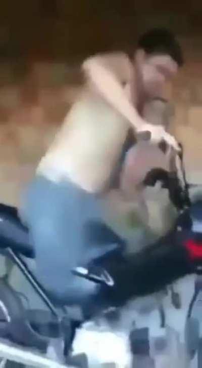 Mujhe aab protection chaiye twitter ke logo se (oye abh isko upvote karo yeh certified dank hai dank memes ko upvote toh karte nhi)