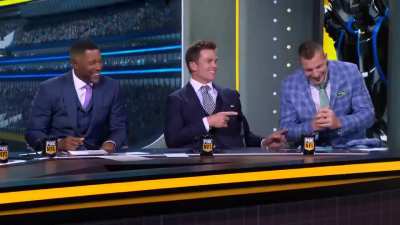 [Highlight] Tom Brady pokes fun at Rob Gronkowski: 