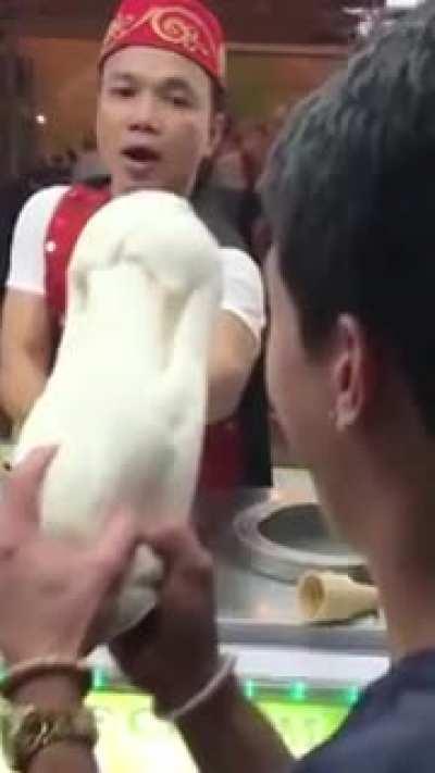 В догон предыдущему мороженщику.