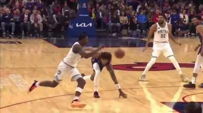 [Highlight] Anthony Edwards tried to annihilate Embiid with this failed dunk attempt.