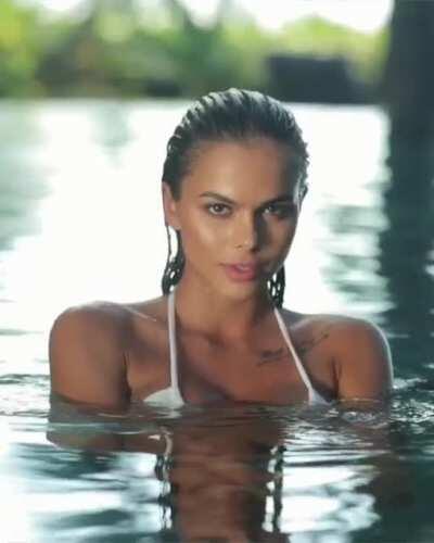 лол Вики is so hot...!