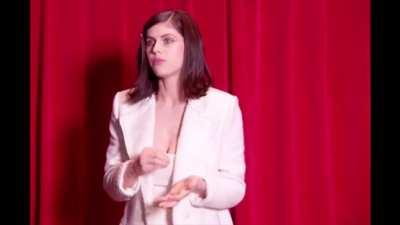 Looking good at 2022 AFI Awards (GIF)