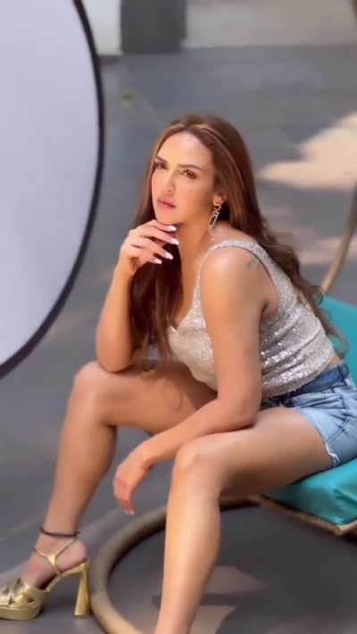 Esha Deol Hot Legs 🔥