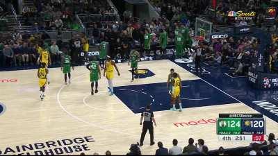 [Highlight] Head Coach Joe Mazzulla hustles for the loose ball out of bounds and snaps into player mode really quick