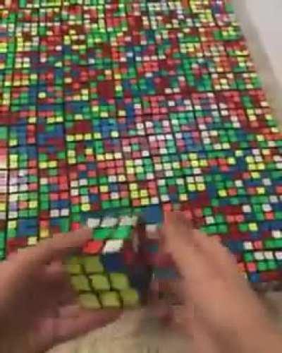 Guy makes Leonardo Di Caprio with 400 rubic cubes