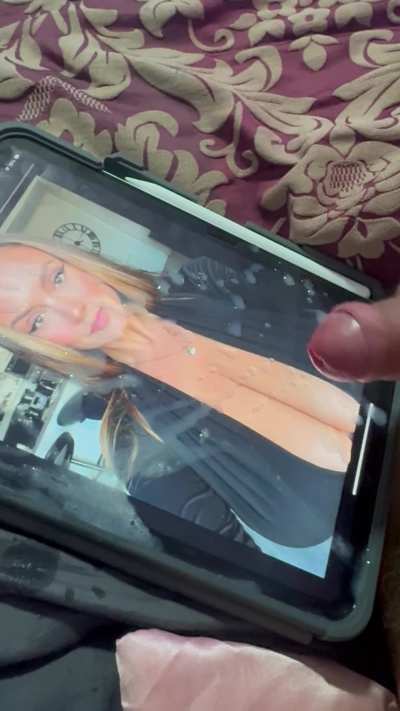 Got 2 weeks into no nut November and released all that cum in a cum tribute to this sexy lady. My orgasm was that intense I could barely hold the camera still so apologies for the average footage 🤭 (please note I have full consent of the person I did trib