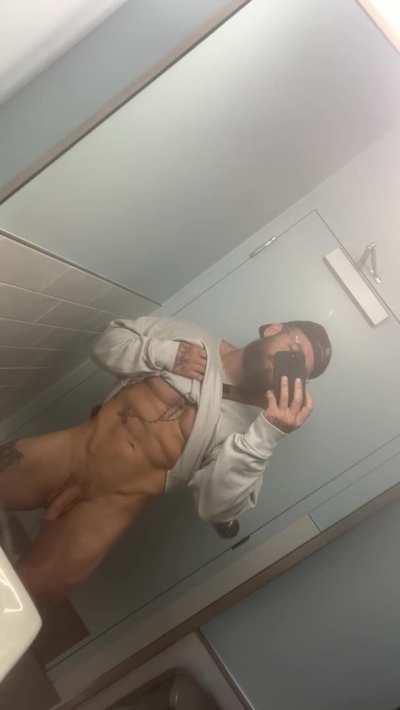 [M]orning workouts hit different 🥵