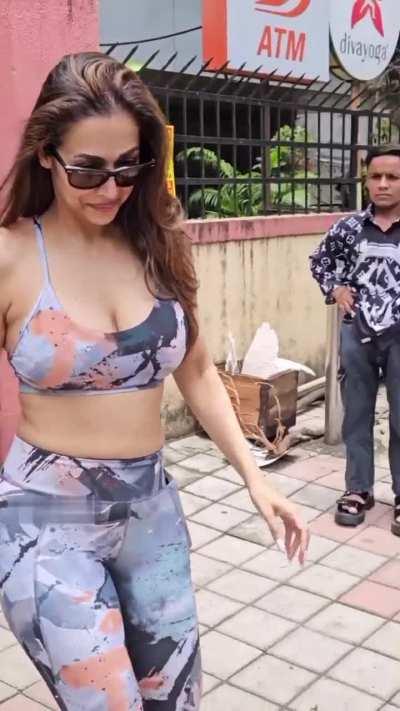 Malaika Arora Routine Yoga 😍