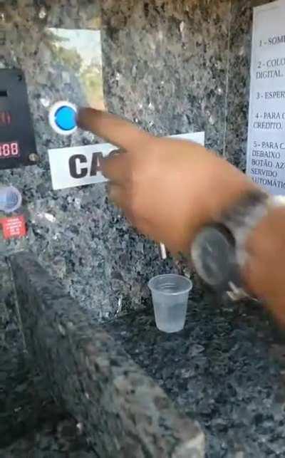 Hi-Tec версия ларька из 90-х, где и рюмку и сигареты поштучно можно было )