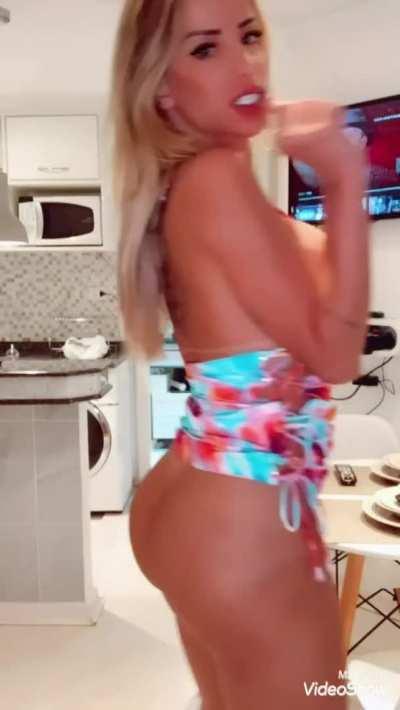 Online right now doing FREE Dick Ratings! Come show me your cock 🍆🤤 On my Onlyfans.com/babimunizts